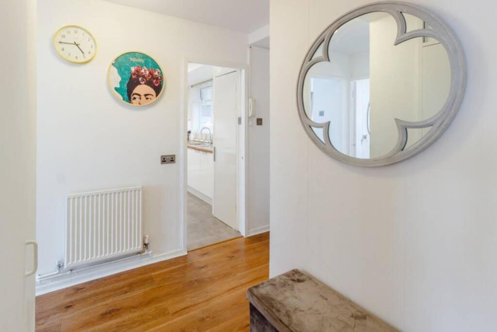Super Spacious 2 Bedroom Apt 20Mn From Central. Londen Buitenkant foto